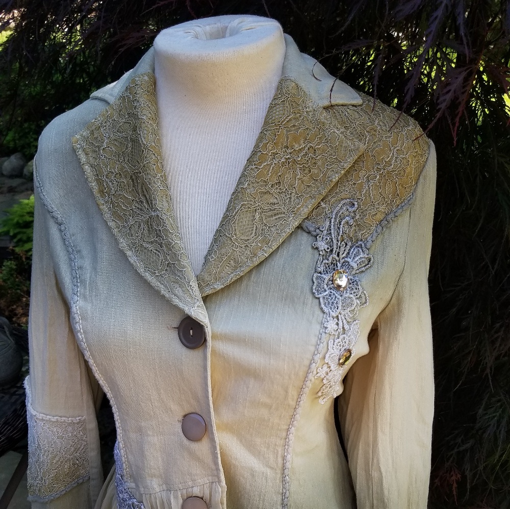 VANDANA Designer Jacket - Picture 2 of 5